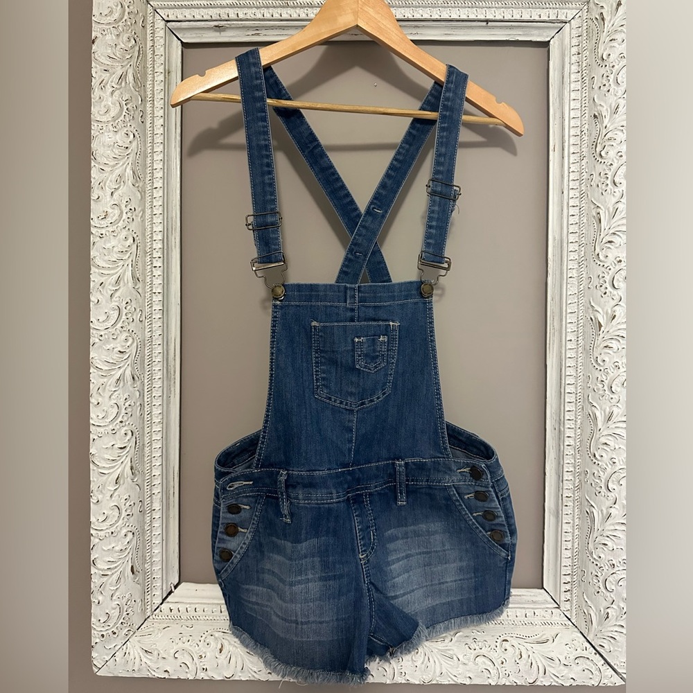 Y2K YMI Jeans shorts overalls. Size 7. ❣️